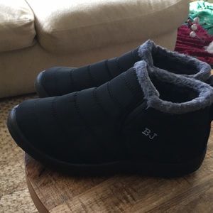 Black size 40 brand new comfy shoes.